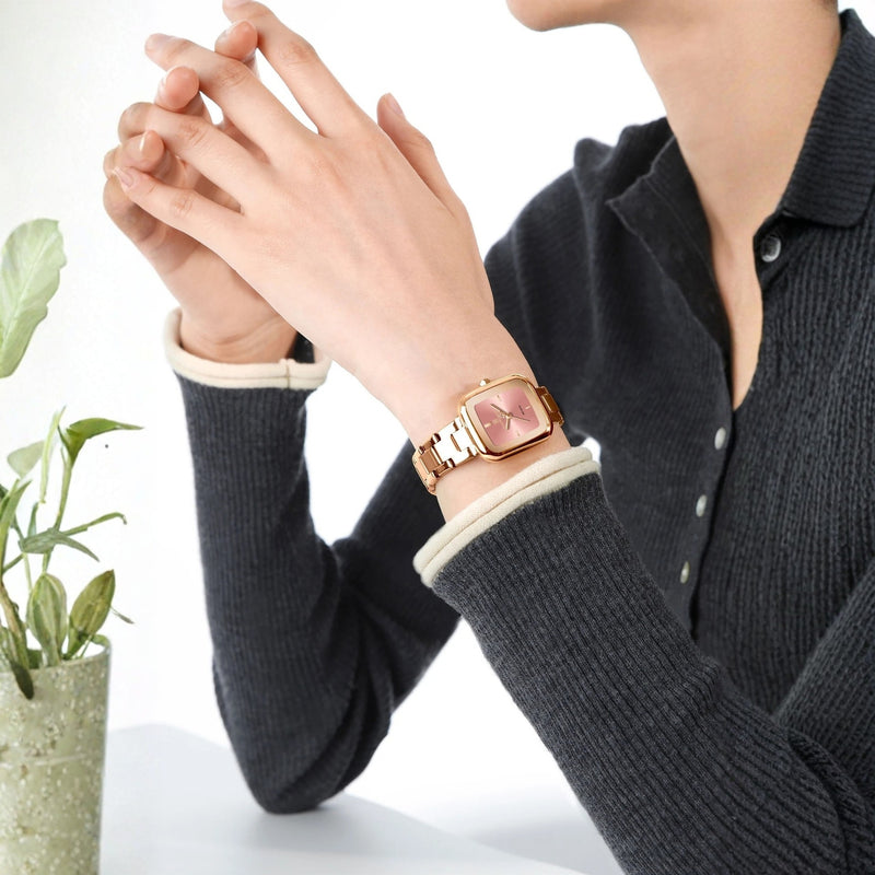 "Naviforce Reloj Analógico Rose Gold con Esfera Rosada y Correa de Acero Inoxidable, Diámetro de 26 mm, Cristal Mineral Endurecido y Resistencia al Agua 3 ATM."