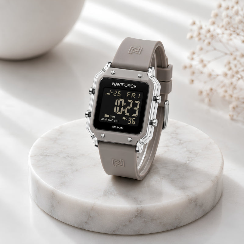 Naviforce Reloj Digital Gris con Detalles Plateados y Correa de Silicona, Diámetro de 34 mm, Cristal Acrílico HD y Resistencia al Agua 5 ATM.