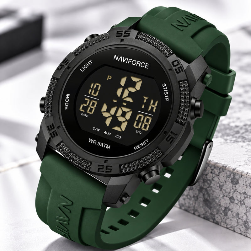 Naviforce Reloj Digital Negro con Detalles Verdes, Correa de Silicona, Diámetro de 45 mm, Cristal Acrílico HD y Resistencia al Agua 5 ATM.