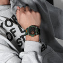 Naviforce Reloj Digital Verde con Detalles Negros y Naranja, Correa de TPU, Diámetro de 45 mm, Cristal Acrílico HD y Resistencia al Agua 5 ATM.