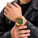 Naviforce Reloj Cronógrafo Analógico para Hombre, Esfera Verde Ø43 mm, Acabado Dorado, Correa de Acero Inoxidable, Cristal Mineral Endurecido y Resistencia al Agua 3 ATM