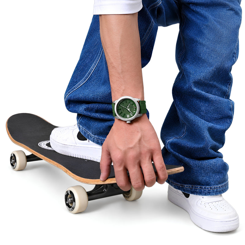 Naviforce Reloj Analógico Plateado con Esfera y Correa Verde de TPU, Diámetro de 46 mm, Cristal Mineral Endurecido y Resistencia al Agua 3 ATM.