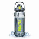 Botella de Agua 2L con Carrizo. Botella Deportiva Grande con Tapa Antiderrame y Asa Portátil Libre de BPA para Gimnasio Oficina Escuela Viaje. Color Gris