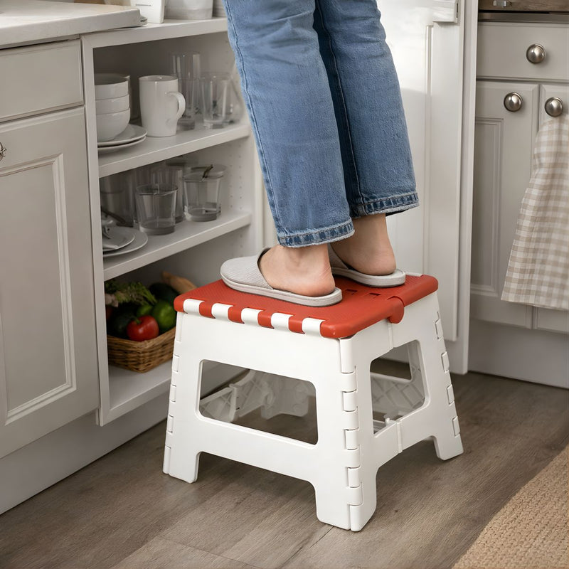 Taburete Banco Plegable Antideslizante 21cm. Soporta hasta 80 kg. Escaloncito Multiusos. Banquito con Asa. Color rojo con blanco.