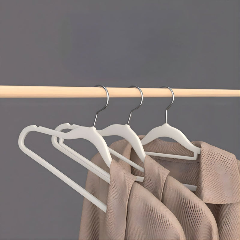 Perchas Ganchos Aterciopeladas Antideslizantes Para Ropa. Resistentes de material velvet aterciopelado gamuza Multiuso Para Clóset. Color Blanco (Pack De 10 unidades).