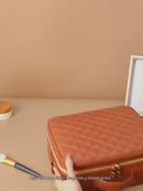 Estuche Para Maquillaje Y Accesorios Organizador Con Espejo LED Desmontable Luz Ajustable Portátil. Estuche Cosmético Viaje Gran Capacidad Impermeable. Color Mocca