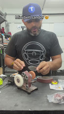 Lijadora De Banda 9000RPM Con Motor 775 De Doble Eje. Afilador De Herramientas 110V Con Control De 7 Velocidades. Incluye 30 Bandas De Lija Y Accesorios.