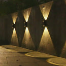 Lámpara Solar De Pared LED. Luz Blanca Y Cálida Decorativa Para Exterior. Foco Con Panel Solar.