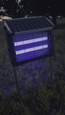 Lámpara Solar Mata Insectos Recargable. Antimosquitos 20W Triple Tubo UV Para Terrazas, Patios, Gazebos. Cobertura 200 M². 30X18x67.5Cm.